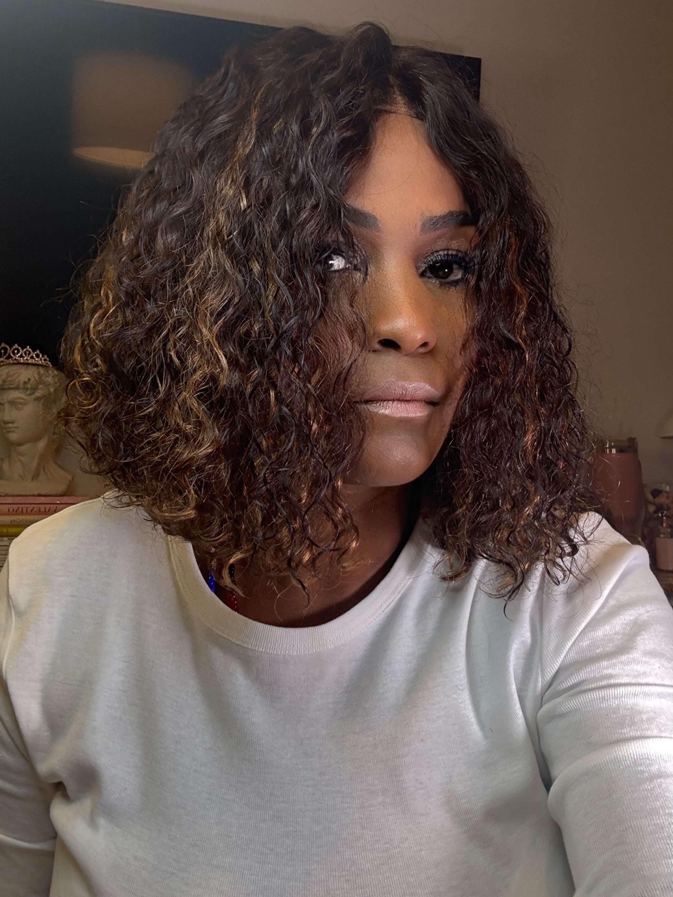 “Front LACE LADY LAURA”